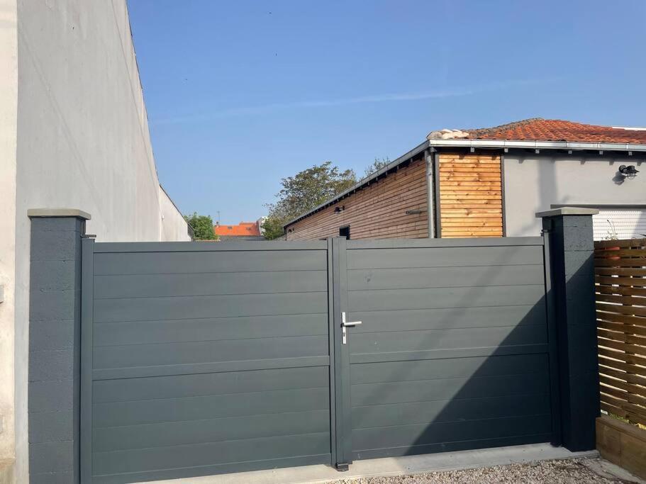 La Maisonnette Du Velodrome La Rochelle  Exteriör bild